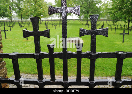 L'entrée du cimetière de guerre allemand à Mametz sur la Somme Banque D'Images