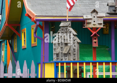 Maison Peinte gaiement et cabanes à Rockaway Beach côte de l'Oregon Banque D'Images