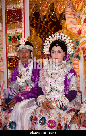 Sulawesi Indonésie village Sidereng mariés à la célébration du mariage musulman Banque D'Images