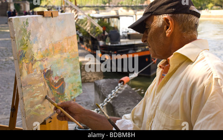Artiste peintre, peinture sur toile d'un bateau amarré sur la Seine, Paris Banque D'Images