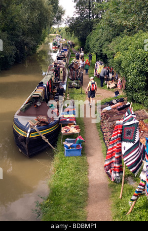 Fairport Convention Narrowboats s Cropredy amical près de Banbury Oxfordshire fête la musique sur le sud du canal d'Oxford Banque D'Images