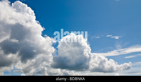 La formation de nuages sur le Loch Lomond Banque D'Images