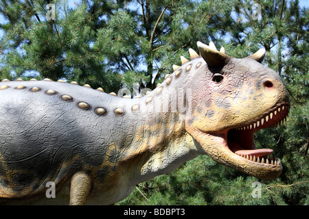 Carnotaurus, parc préhistorique, Nowiny), Pologne, 2009, réplique taille réelle Banque D'Images