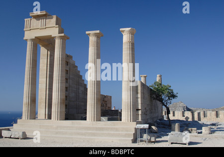 Piliers du Doric Temple d'Athéna Lindia l'Acropole de Lindos à Rhodes Dodécanèse Grèce Banque D'Images