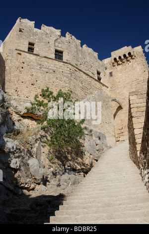 Escalier menant jusqu'à l'Acropole de Lindos à Rhodes Dodécanèse Grèce Banque D'Images