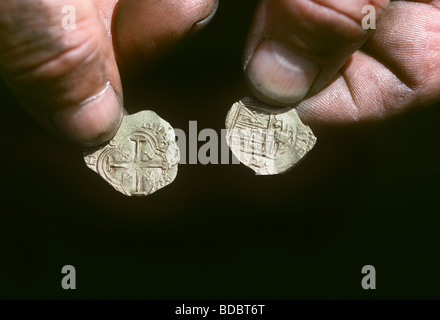 L'or et l'argent récupéré de l'épave Doubloons Las Maravillas coulé en 1658 aux Bahamas Banque D'Images