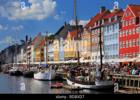 Maisons colorées dans le quartier de Nyhavn de Copenhague, Danemark Banque D'Images