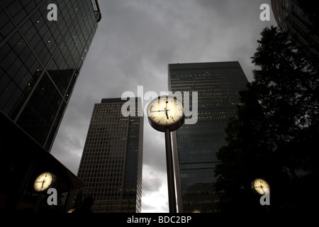 Horloges à financialdistrict Canary Wharf à Londres Banque D'Images