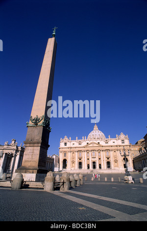 Italie, Rome, place Saint-Pierre, obélisque et basilique Banque D'Images