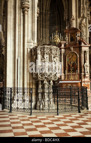 Chaire en nef gothique, la cathédrale St Stephen, Stephansdom, Stephansplatz, Vienne, Autriche Banque D'Images