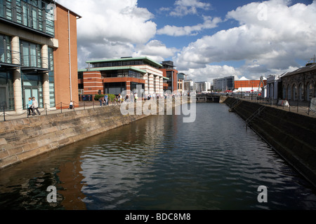 Immeubles de bureaux modernes au port dock clarendon renouvelé de Belfast Belfast Irlande du Nord uk Banque D'Images