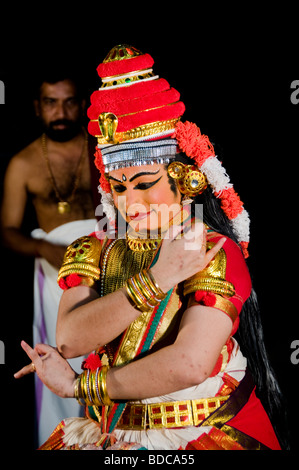 Nangyar Koothu - performance solo, la danse classique, le théâtre du Kerala Banque D'Images