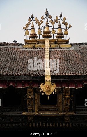 Détail du toit du palais de la déesse vivante Kumari Ghar durbar square site du patrimoine mondial de l'Katmandou Népal Banque D'Images