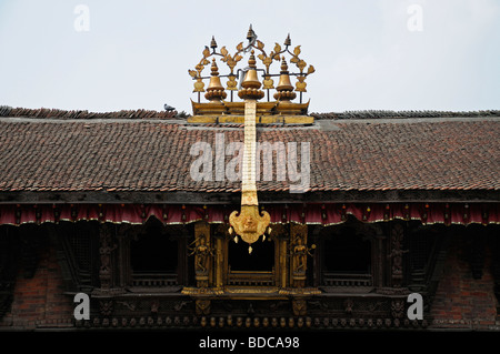 Détail du toit du palais de la déesse vivante Kumari Ghar durbar square site du patrimoine mondial de l'Katmandou Népal Banque D'Images