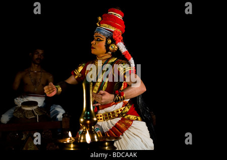 Nangyar Koothu - performance solo, la danse classique, le théâtre du Kerala Banque D'Images