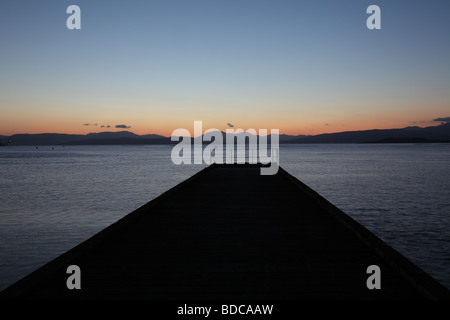 Coucher de soleil sur le Firth of Clyde, vue depuis Port Glasgow, Écosse, Royaume-Uni Banque D'Images