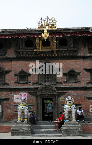 Extérieur de la palais de la déesse vivante Kumari Ghar durbar square site du patrimoine mondial de l'Katmandou Népal Banque D'Images