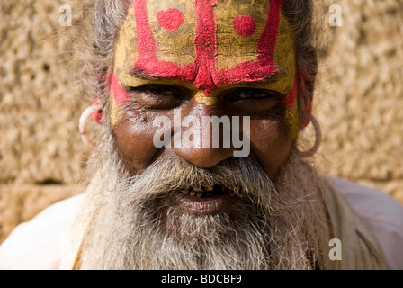 Un saint homme (sadhu), Jaisalmer, Inde Banque D'Images