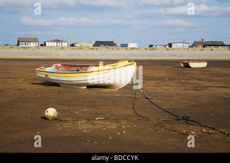 Une barque sur l'océan à Snettisham Norfolk, Angleterre, Royaume-Uni. Banque D'Images