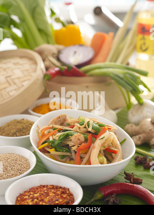 Sauté de fruits de mer thaïlandais et ingrédients Banque D'Images