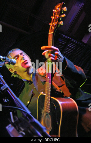 PAUL WELLER - ex-Jam rock acoustique musicien joue au '25 ans de Virgin' concert à Londres en septembre 2004 Banque D'Images