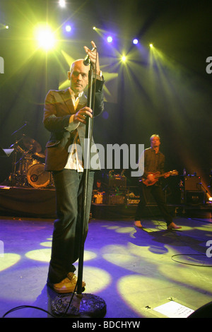 R.E.M. - Groupe rock américain avec Michael Stipe en 2004 Banque D'Images