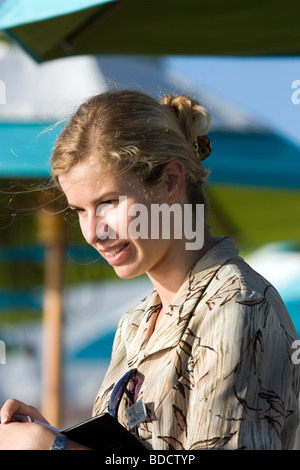 Waitress in cafe Banque D'Images