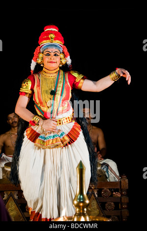 Nangyar Koothu - performance solo, la danse classique, le théâtre du Kerala Banque D'Images