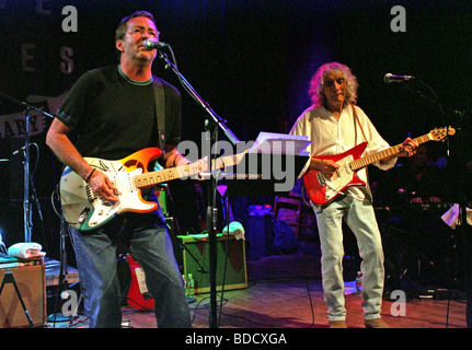 Les Grillons et les Amis concert au House of Blues de Hollywood en août 2004 avec Eric Clapton, les grillons et Albert Lee Banque D'Images