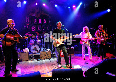 Les Grillons et les Amis concert au House of Blues de Hollywood en août 2004 avec Eric Clapton, les grillons et Albert Lee Banque D'Images