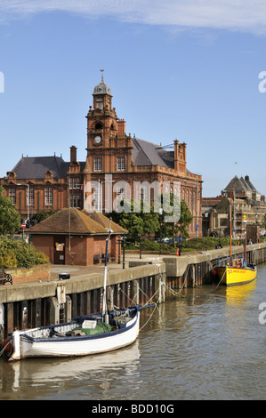 Les Infirmières de l'hôtel de ville gothique de Great Yarmouth par Rivière Yare, Norfolk, Royaume-Uni. Banque D'Images