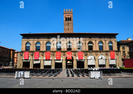 Le Palazzo del Podesta à Piazza Maggiore au cours de l'année juillet film festival, Bologne, Italie Banque D'Images