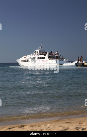 Iles d'hydrojet ou quitter le bateau jetée à la croix valmer, au sud de la france Banque D'Images