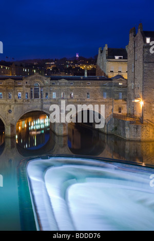 Pulteney Bridge Bains Romains Baignoire Avon Angleterre au crépuscule Banque D'Images