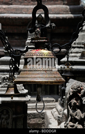 Détail de Bell Swayambhunath temple bouddhiste Asie Népal Katmandou religion religieux prier la prière Banque D'Images