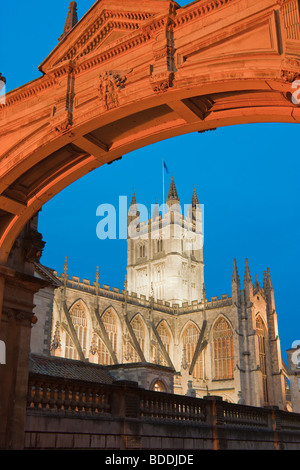 L'Abbaye de Bath Bath Avon Angleterre au crépuscule Banque D'Images