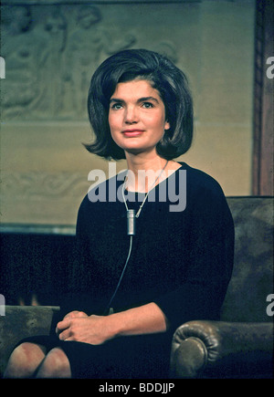 JACKIE KENNEDY en tant qu'épouse du Président américain Kennedy se prépare pour une entrevue Banque D'Images