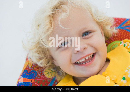 Girl lying and smiling Banque D'Images