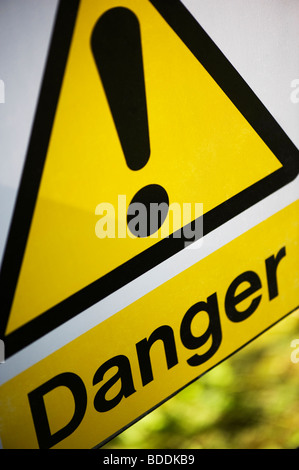 Signe de danger jaune et noir Banque D'Images