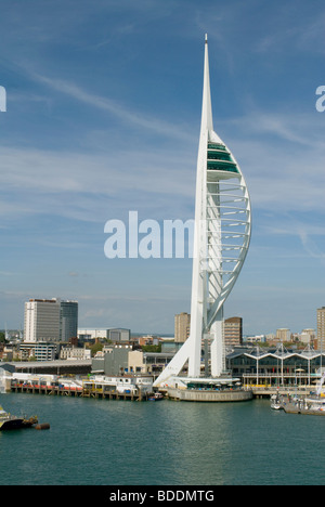 La tour Spinnaker à Portsmouth vue de l'étranger. Banque D'Images