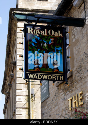 La Royal Oak enseigne de pub Burford Oxfordshire Banque D'Images