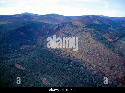 Powerscourt Waterfall, dans les montagnes de Wicklow en Irlande. Banque D'Images