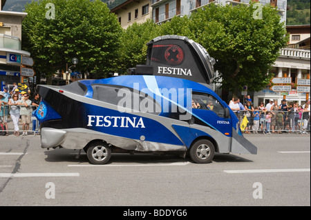 Départ de la Caravane, véhicule festina, de Bourg St Maurice Banque D'Images