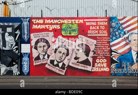 L'Irlande du Nord, Belfast, Ouest, Falls Road, les peintures murales sur les murs de la Lower Falls Road Banque D'Images