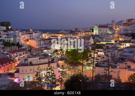 Le Portugal, l'Algarve, Albufeira, soir Banque D'Images