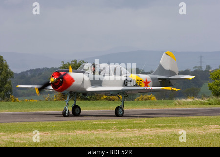 L'équipe de voltige cosaques Yak-52 Alexandre Saltanov Banque D'Images