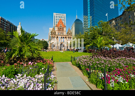 Boston Copley Square et église de la Trinité et la John Hancock Tower Banque D'Images