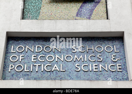 Illustrations sur le côté de la bibliothèque principale pour la London School of Economics and political science portugal place london uk Banque D'Images