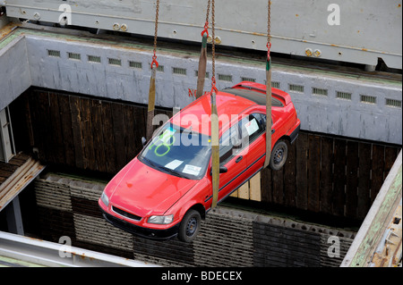 Allemagne , Hambourg de chargement pour exportation vers l'Afrique Bénin Cotonou à bord d'un navire dans le port de Hambourg Banque D'Images