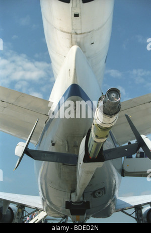 Gros plan d'une sonde de ravitaillement sur un avion-citerne. Banque D'Images
